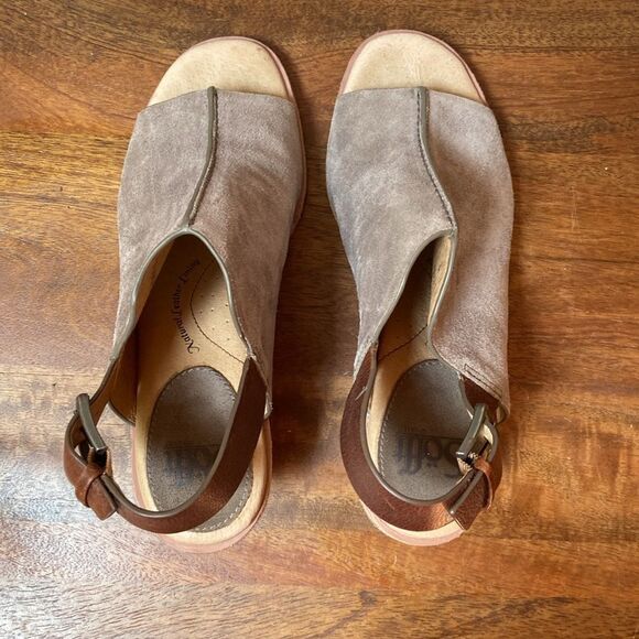 Sofft Tan and Brown Mules with Chunky Heel - Picture 6 of 9